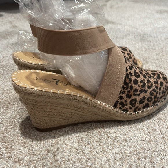 NEVERWORN. Woman’s leopard wedges. - Picture 4 of 8
